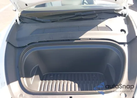 2025 Tesla Model Y Long Range Dual Motor All-Wheel Drive z USA, uszkodzony, nr VIN 7SAYGDEE5SA338332